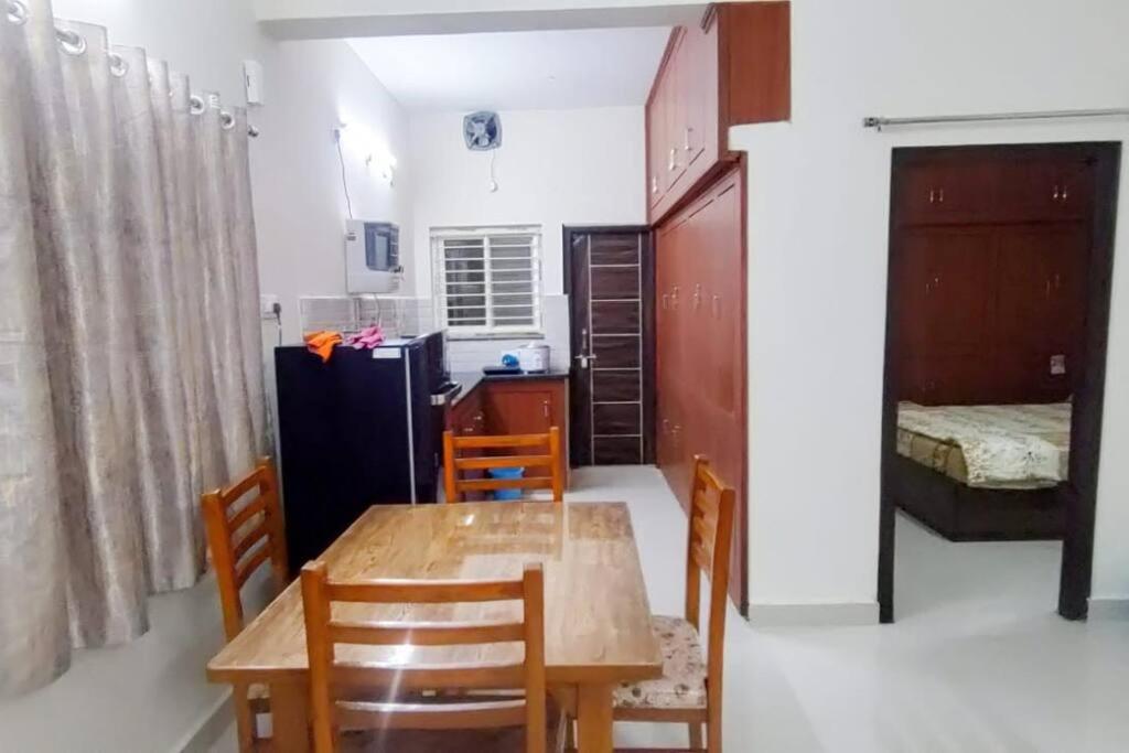 Servostay 2 Bhk Fully Furnished In Hafeezpet #202 Hyderabad Exterior photo