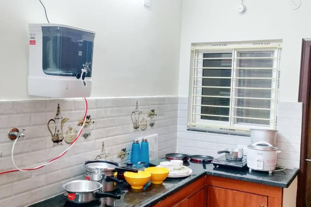 Servostay 2 Bhk Fully Furnished In Hafeezpet #202 Hyderabad Exterior photo