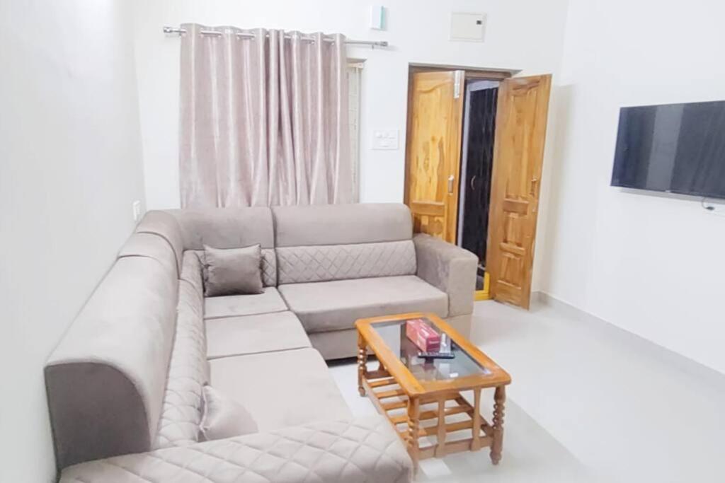 Servostay 2 Bhk Fully Furnished In Hafeezpet #202 Hyderabad Exterior photo