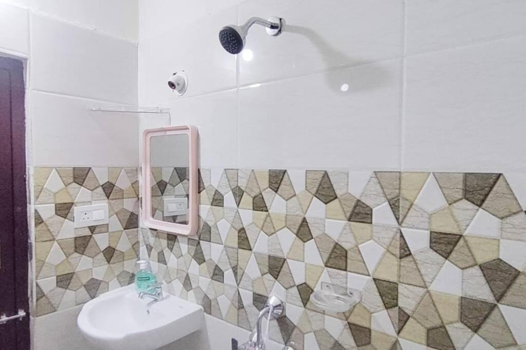 Servostay 2 Bhk Fully Furnished In Hafeezpet #202 Hyderabad Exterior photo